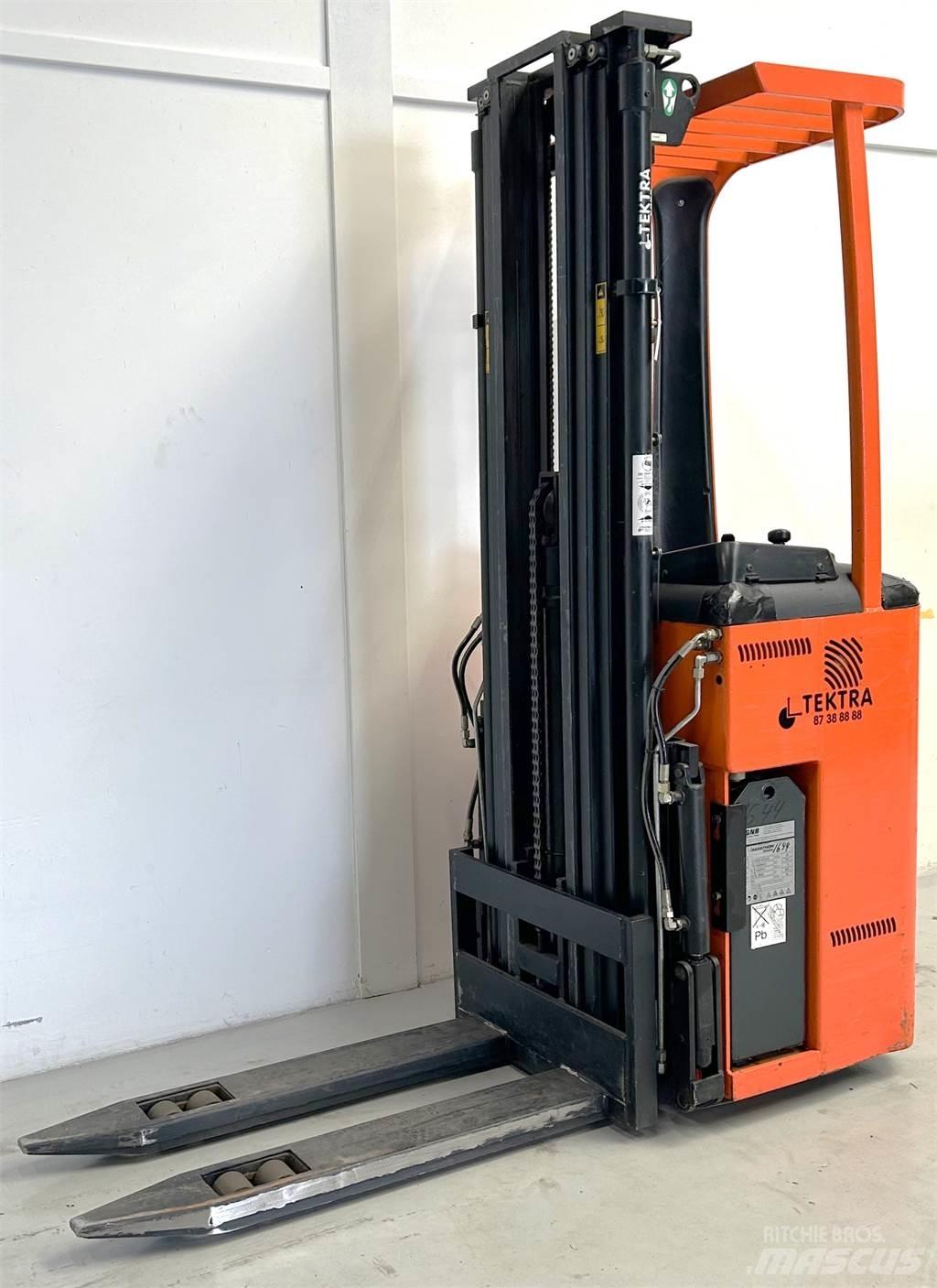 Rocla SST 12 TREV 自走式スタッカー