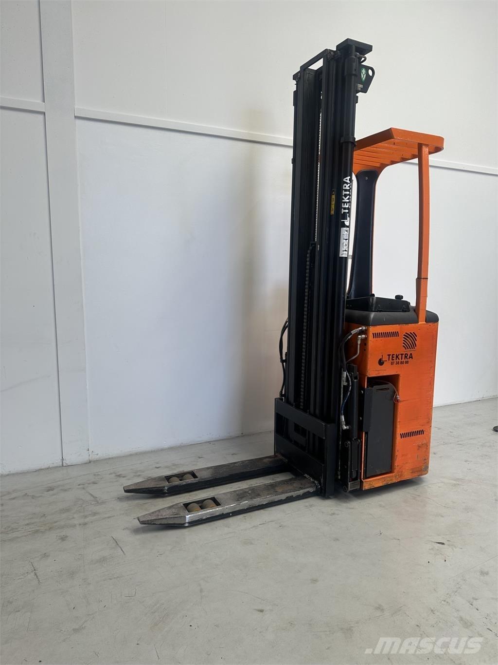 Rocla SST 12 TREV 自走式スタッカー