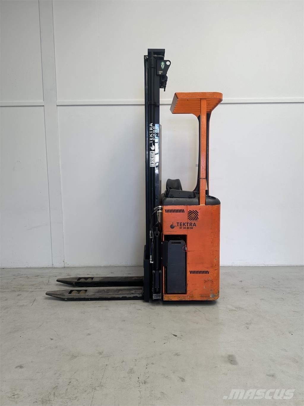 Rocla SST 12 TREV 自走式スタッカー