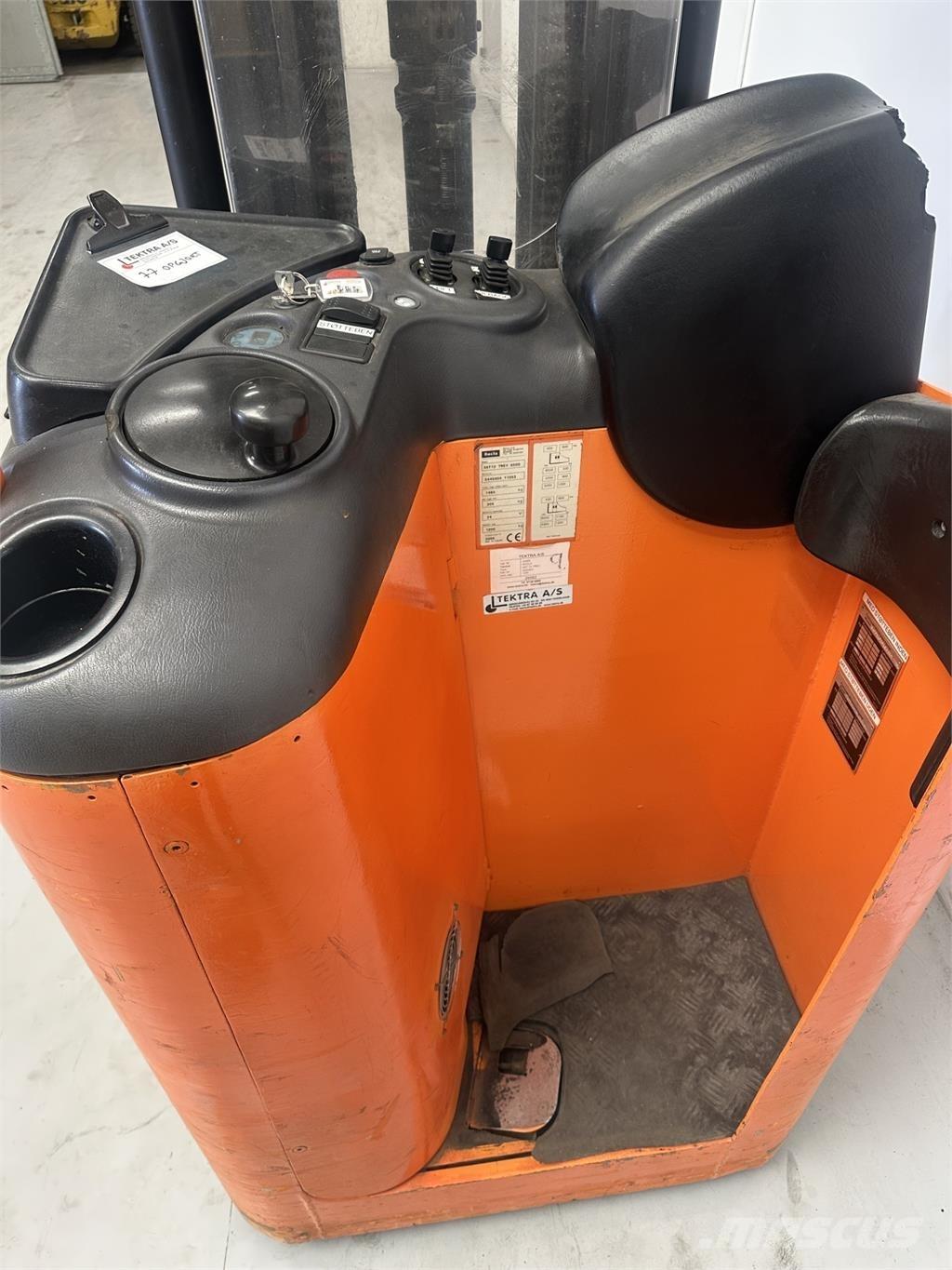 Rocla SST 12 TREV 自走式スタッカー