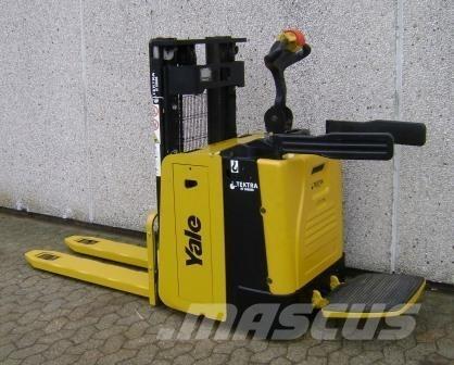 Yale MP20XD 自走式スタッカー
