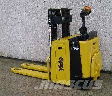 Yale MP20XD 自走式スタッカー