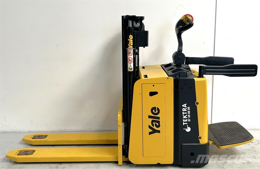 Yale MP20XD 自走式スタッカー