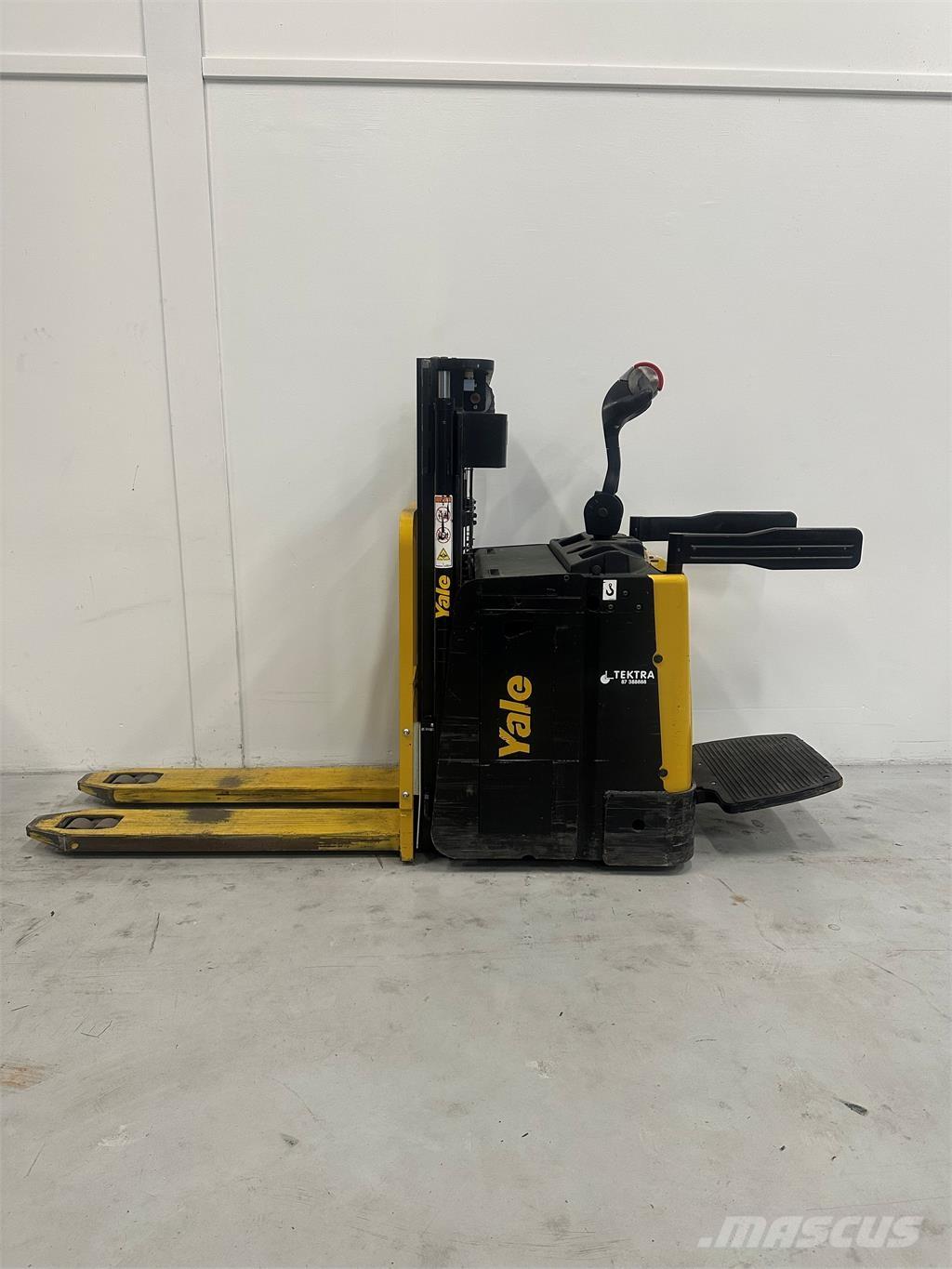 Yale MP20XD 自走式スタッカー