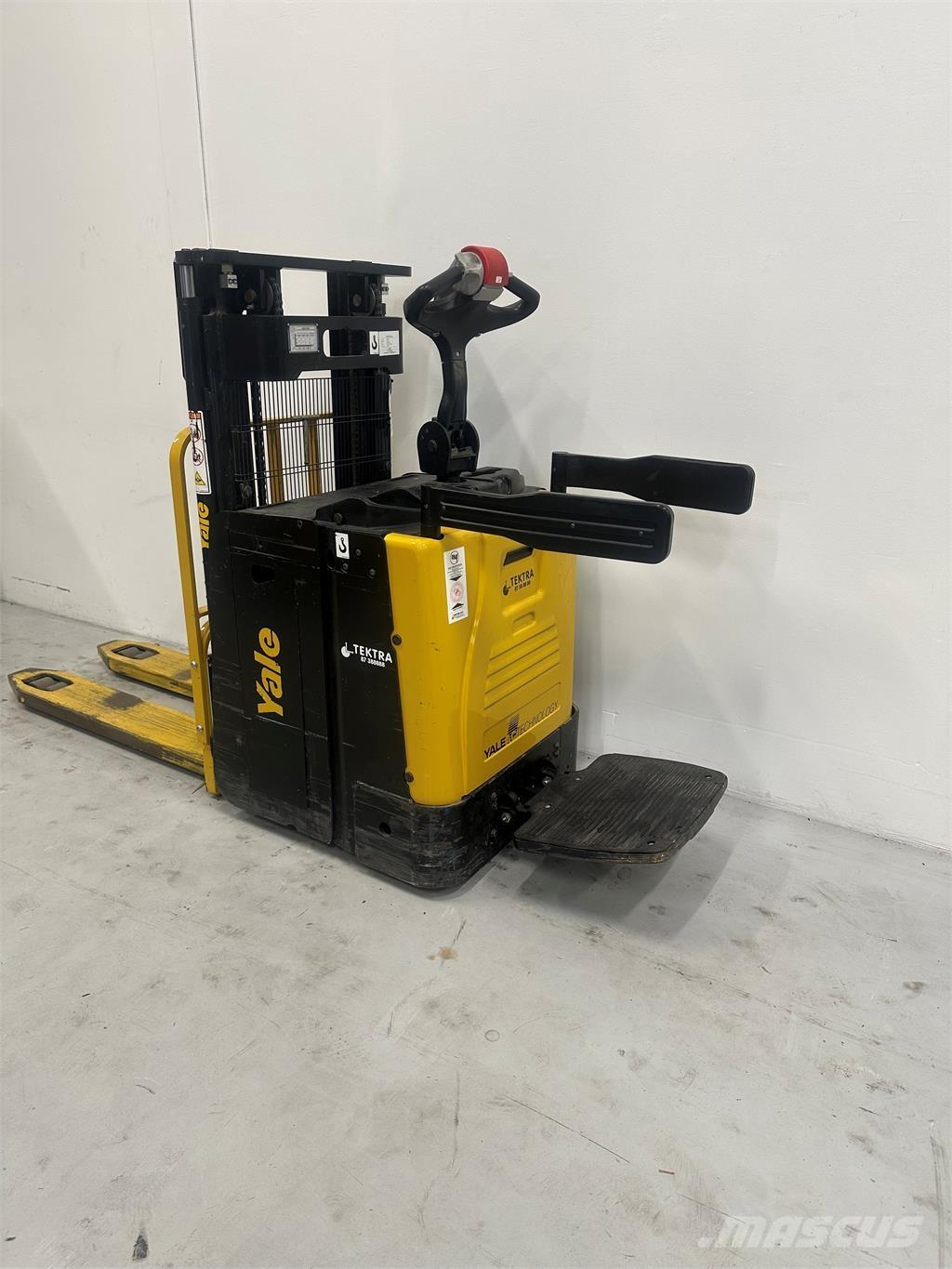 Yale MP20XD 自走式スタッカー