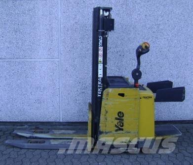Yale MS12X 自走式スタッカー