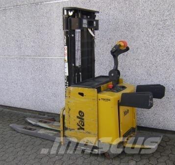 Yale MS12X 自走式スタッカー