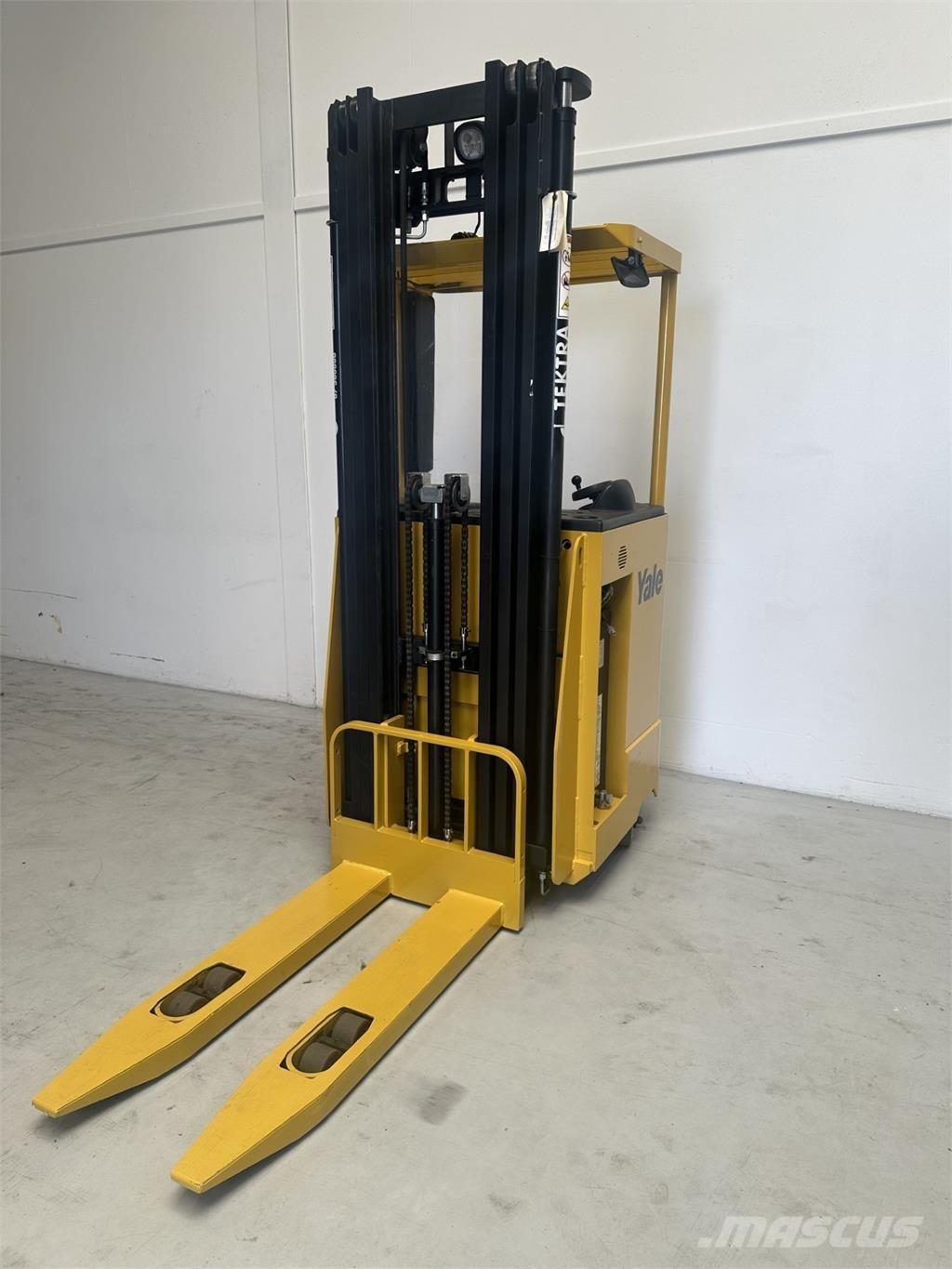 Yale MS15S 自走式スタッカー