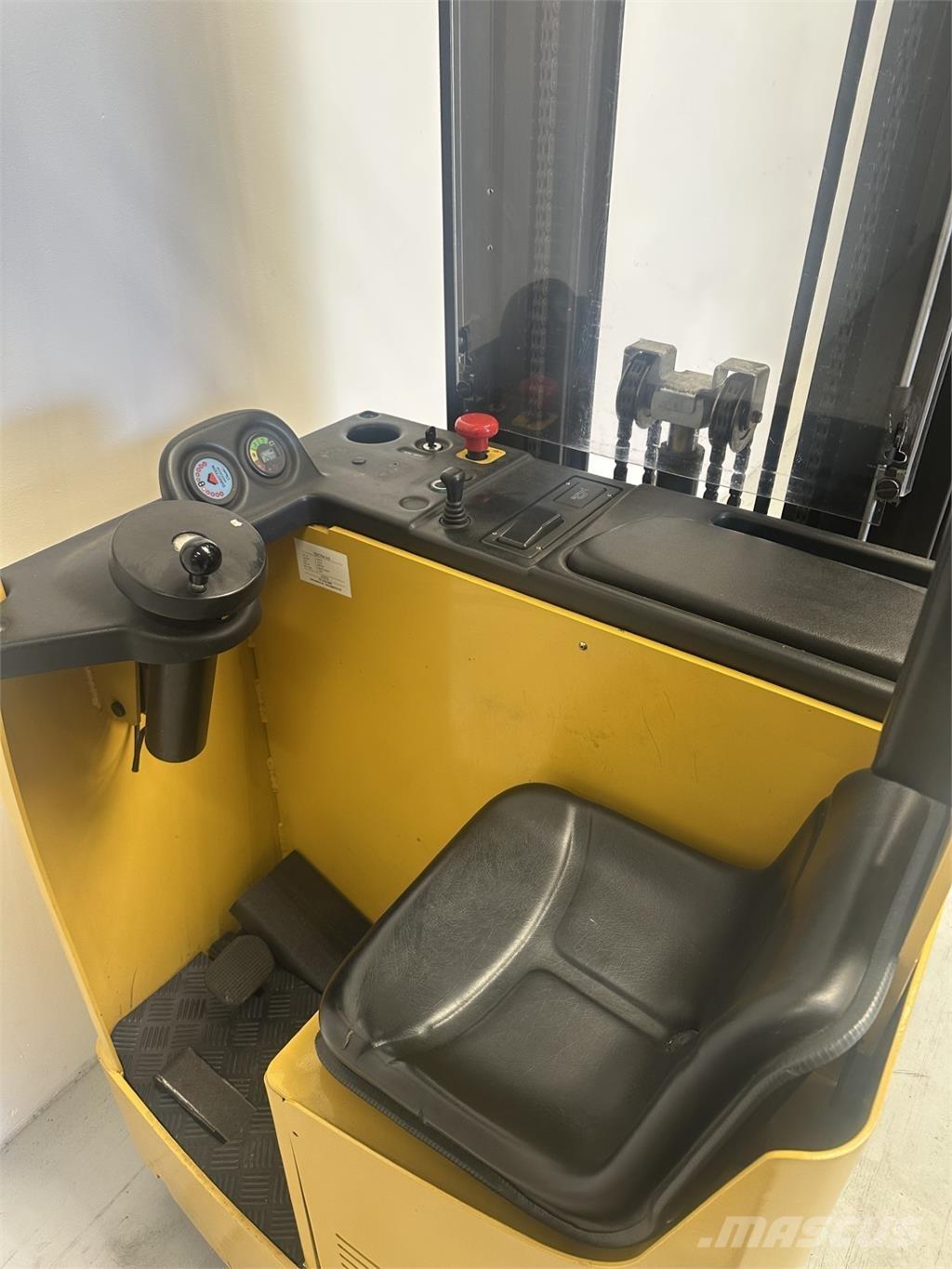 Yale MS15S 自走式スタッカー