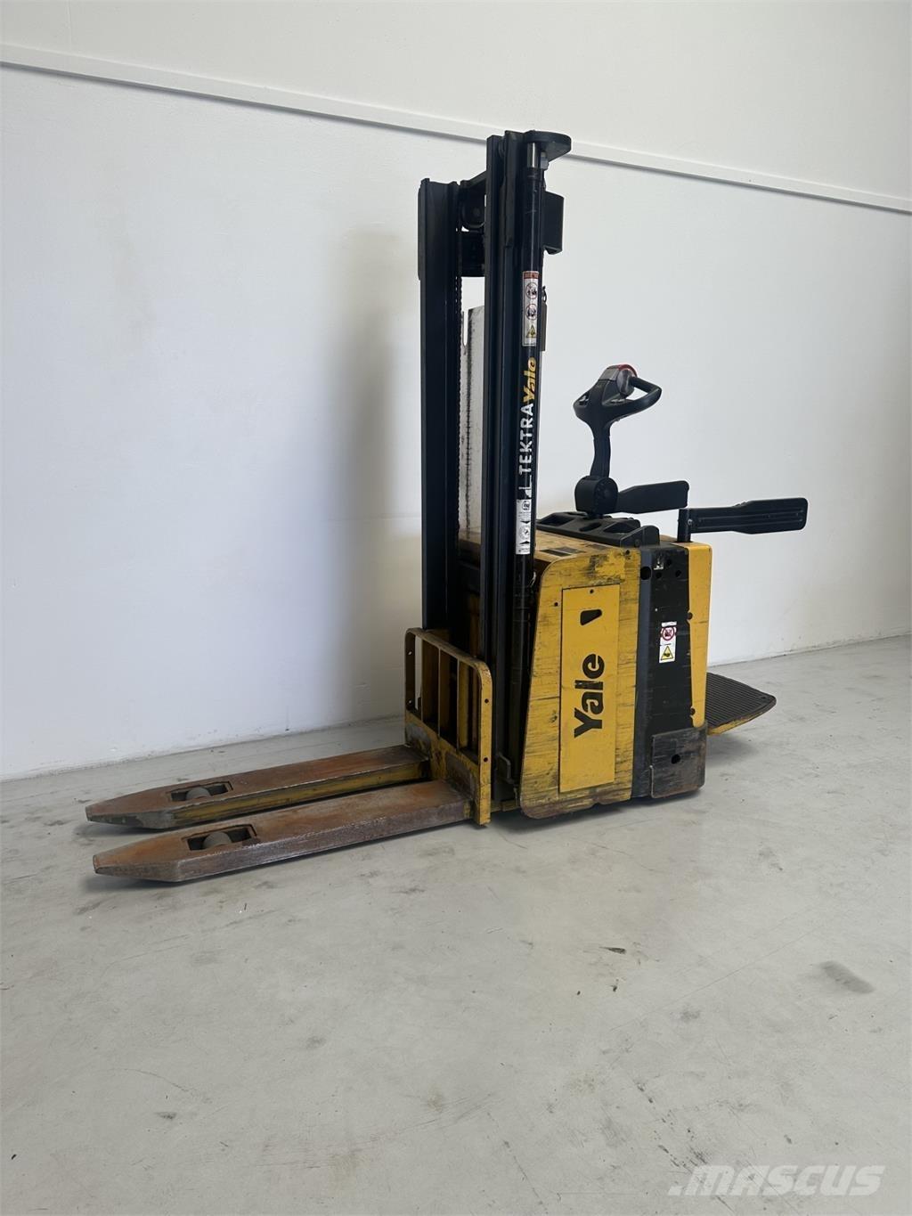 Yale MS15XIL 自走式スタッカー
