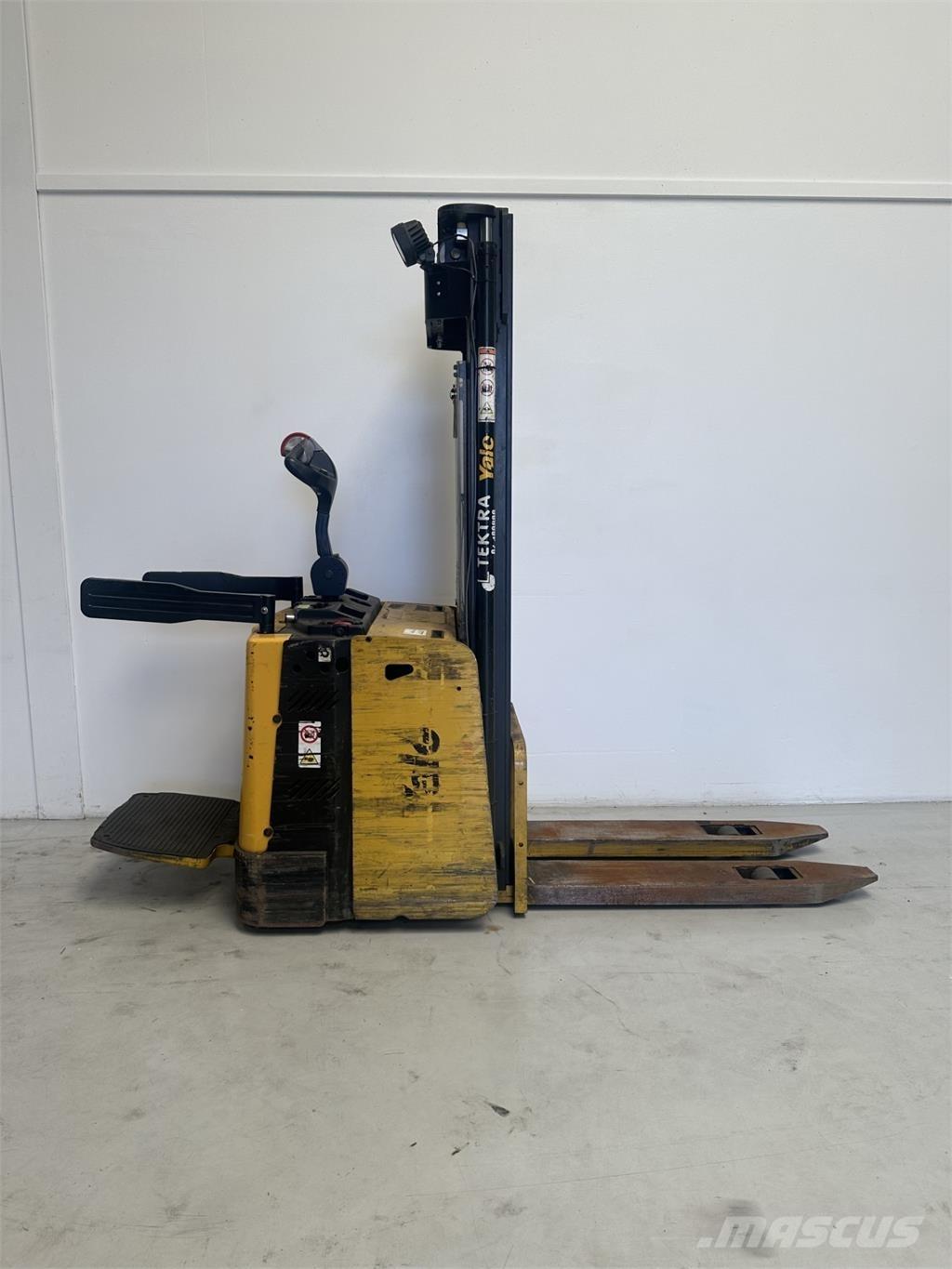 Yale MS15XIL 自走式スタッカー
