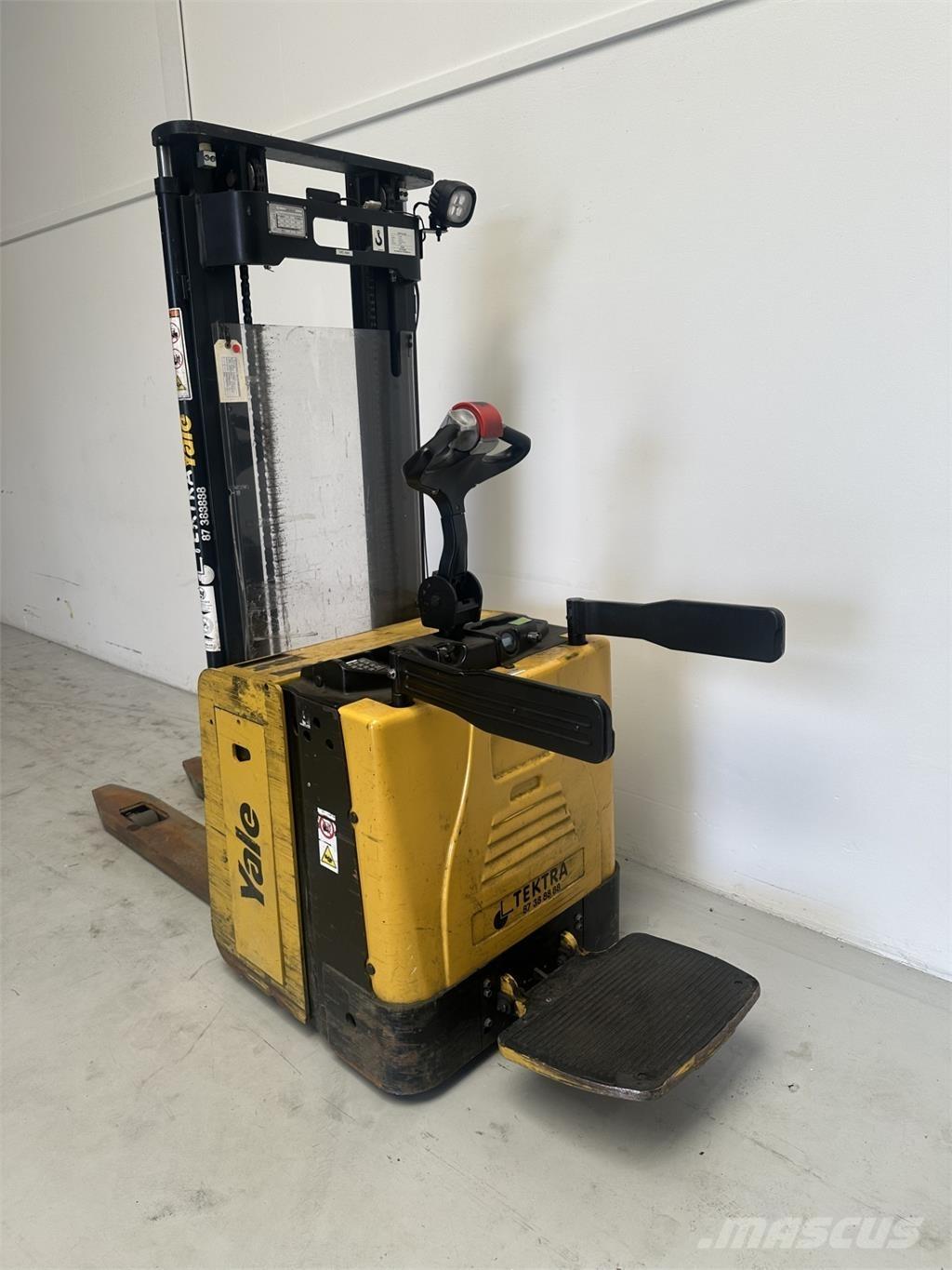 Yale MS15XIL 自走式スタッカー