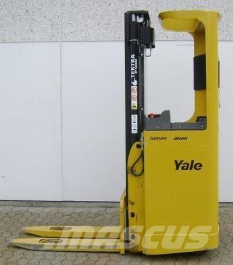 Yale SMS12S 自走式スタッカー