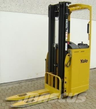 Yale SMS12S 自走式スタッカー