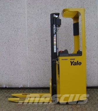 Yale SMS12S 自走式スタッカー