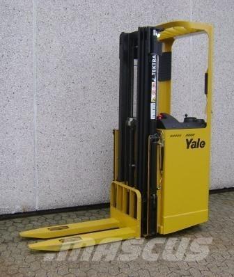 Yale SMS12S 自走式スタッカー