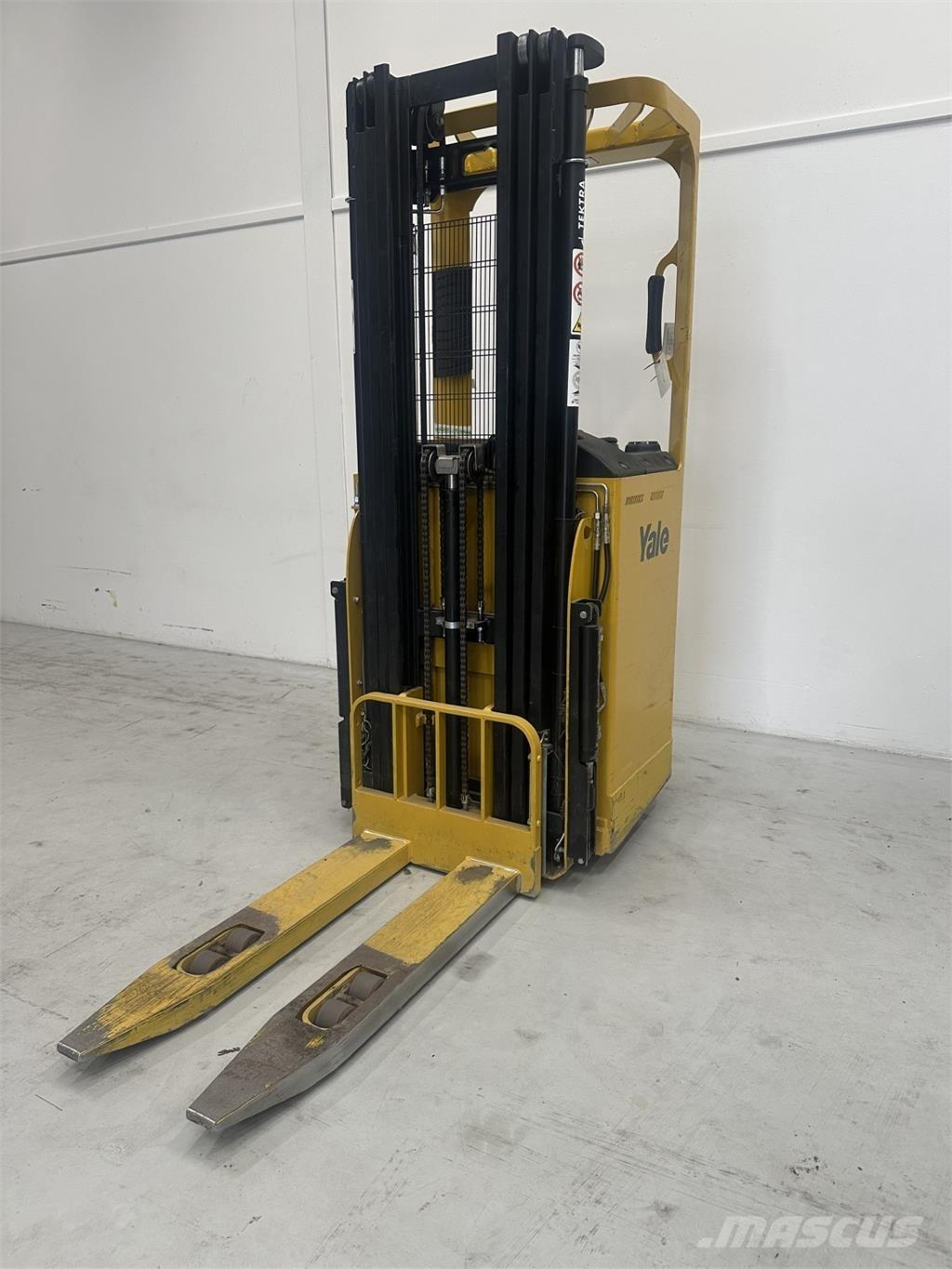 Yale SMS15S 自走式スタッカー