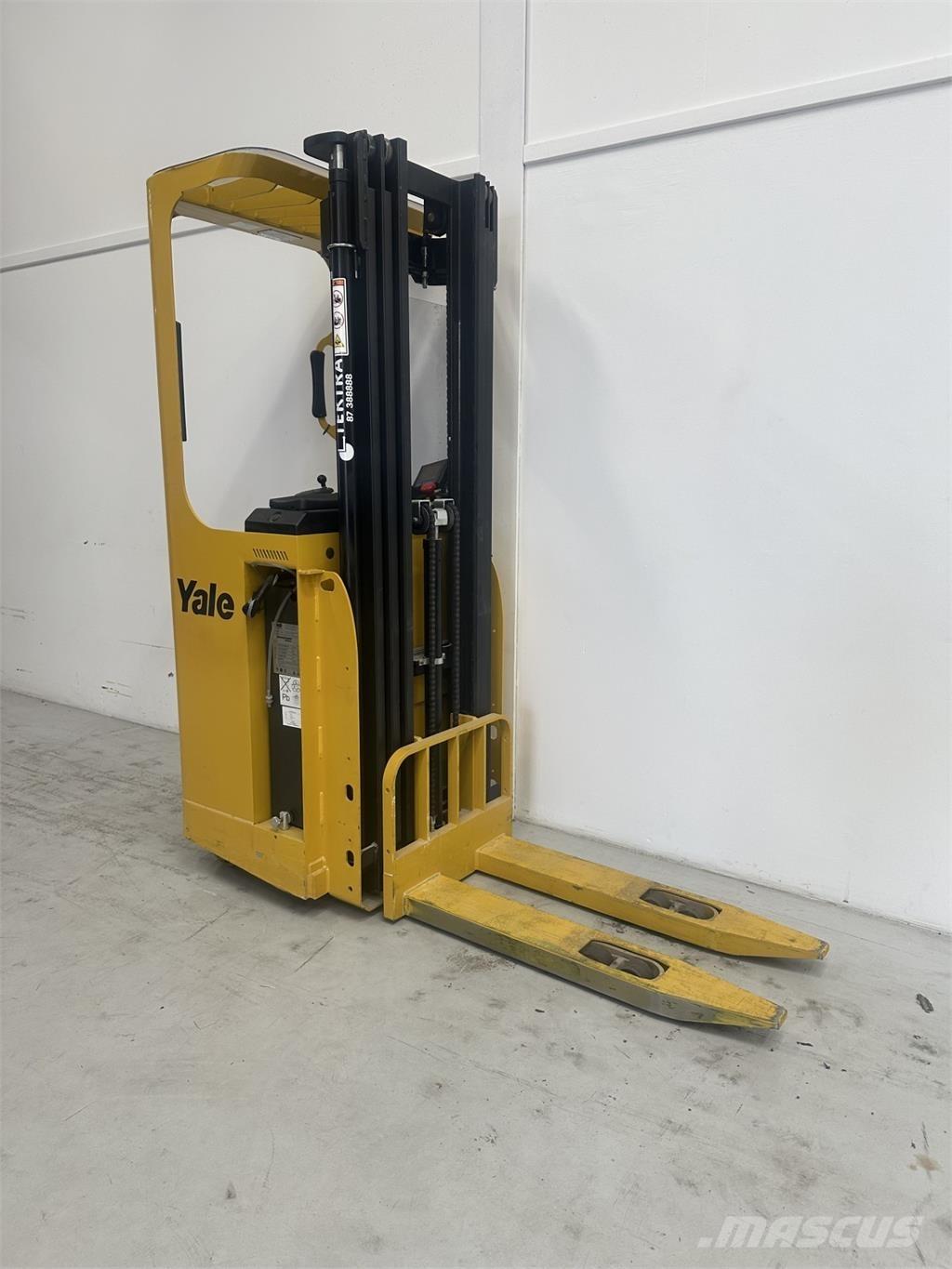 Yale SMS15S 自走式スタッカー