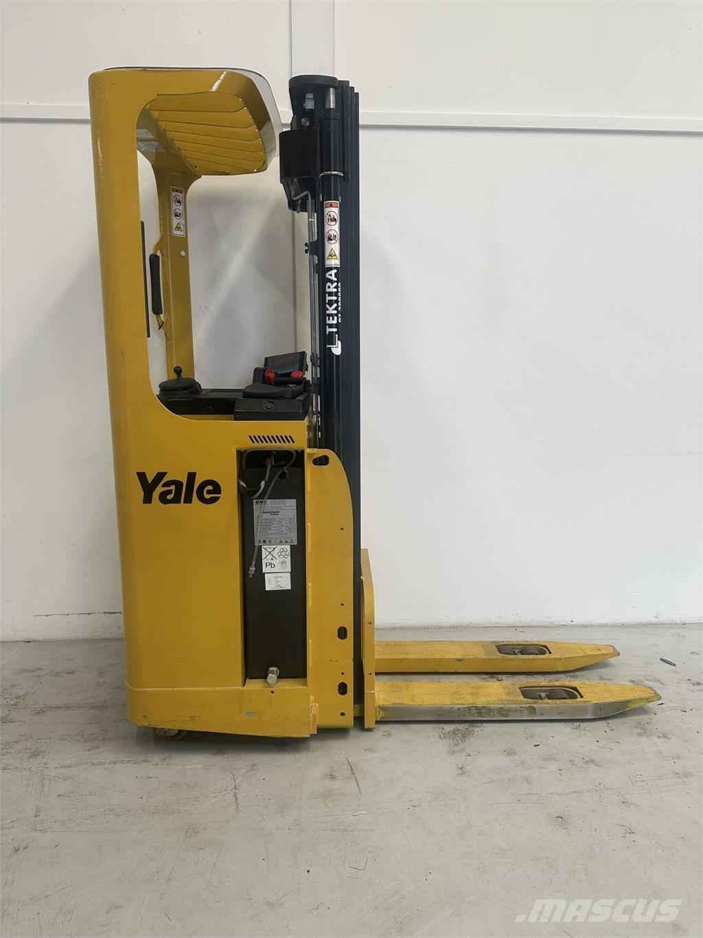 Yale SMS15S 自走式スタッカー