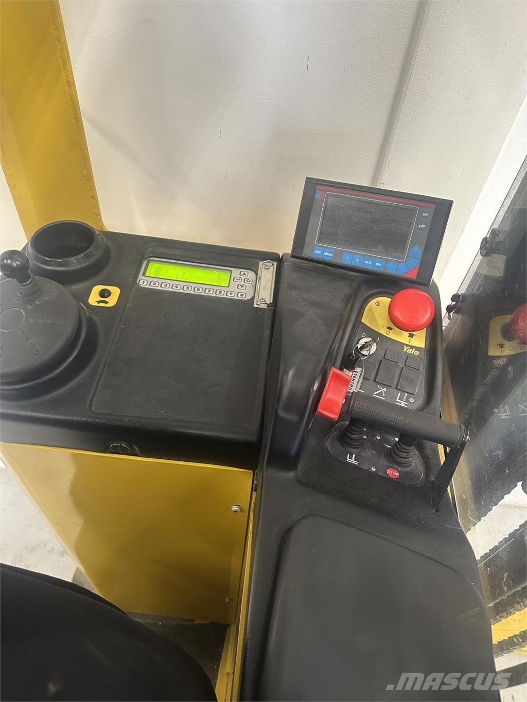 Yale SMS15S 自走式スタッカー