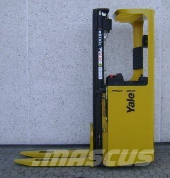 Yale SMS15S 自走式スタッカー