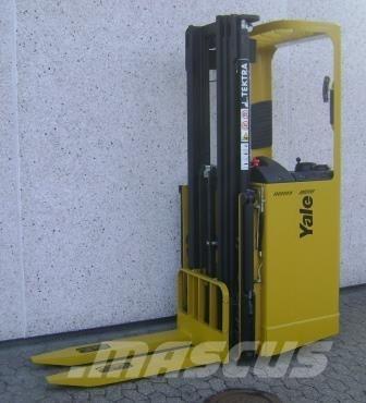 Yale SMS15S 自走式スタッカー