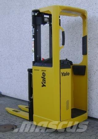 Yale SMS15S 自走式スタッカー