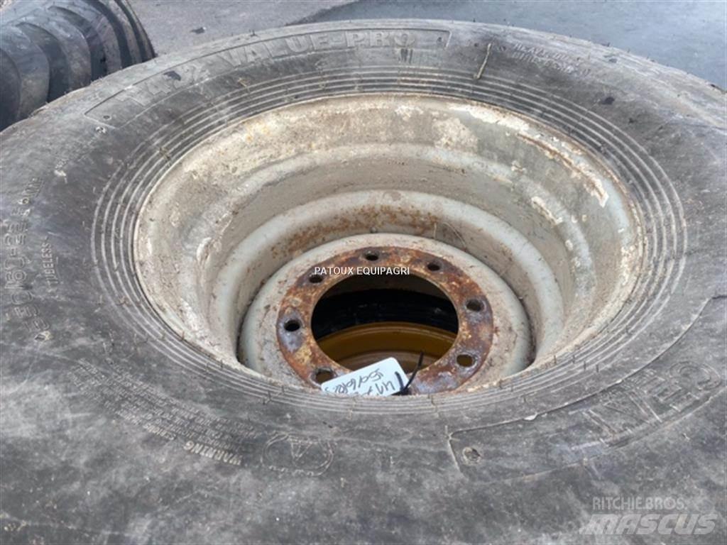 BKT 550/60R22,5 タイヤ、ホイル、リム