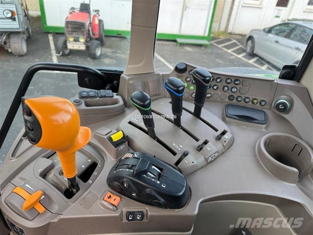 John Deere 6100M トラクター