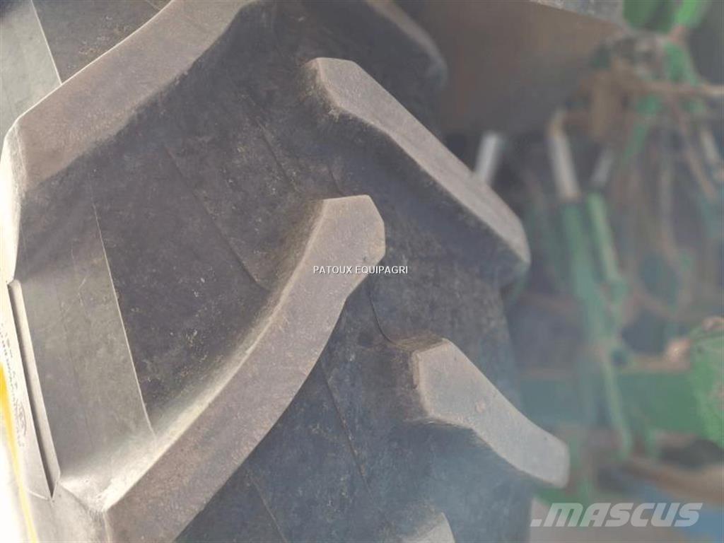 John Deere 6155M トラクター