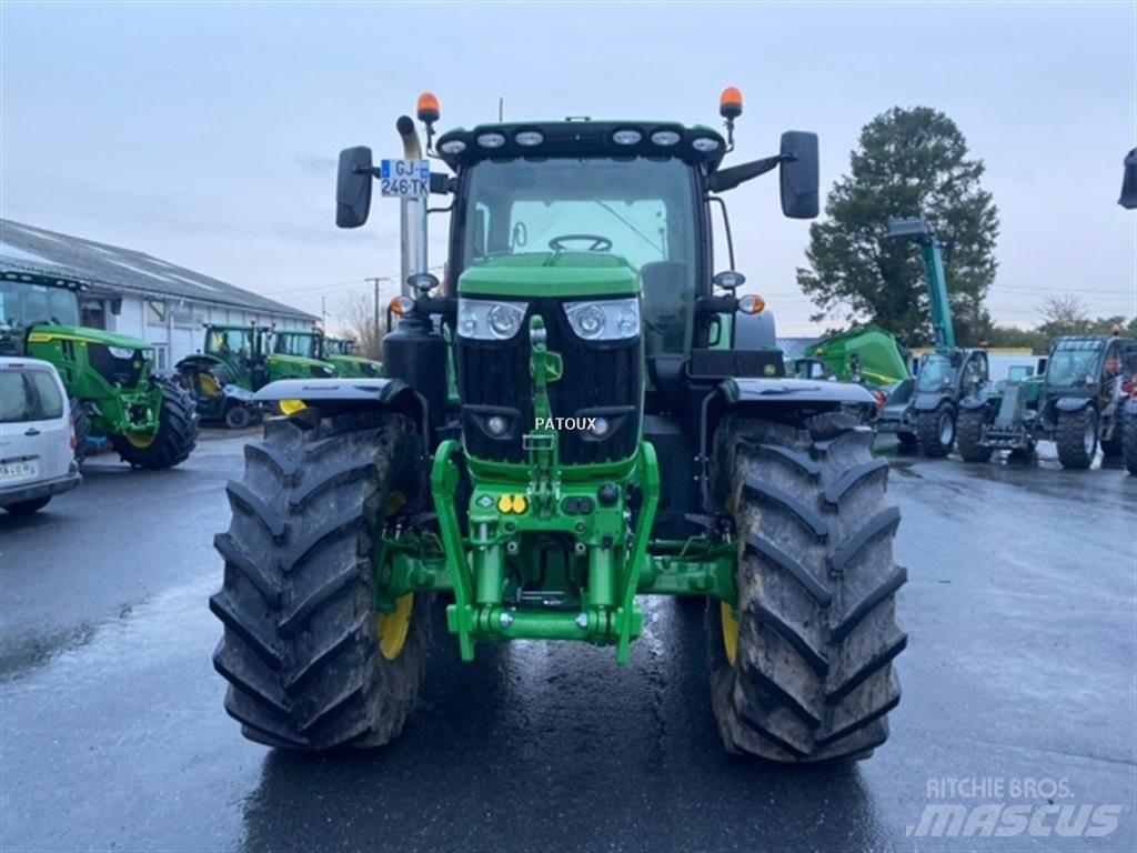 John Deere 6R215 トラクター