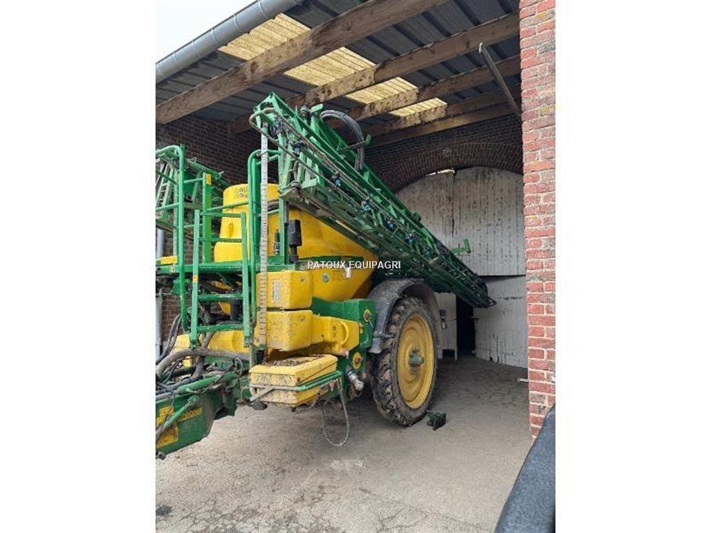 John Deere 832I 牽引型スプレイヤー