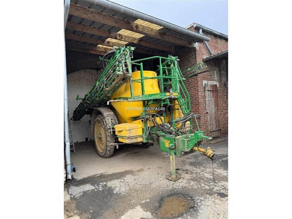 John Deere 832I 牽引型スプレイヤー