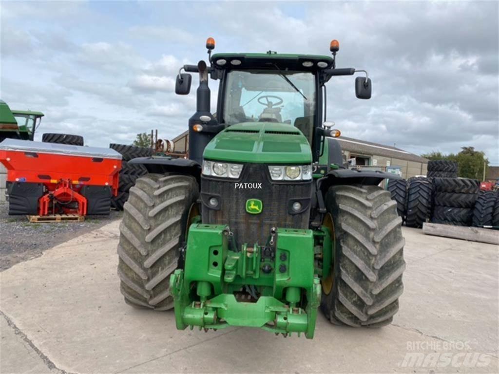 John Deere 8370R トラクター