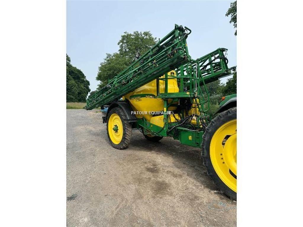 John Deere 840 牽引型スプレイヤー
