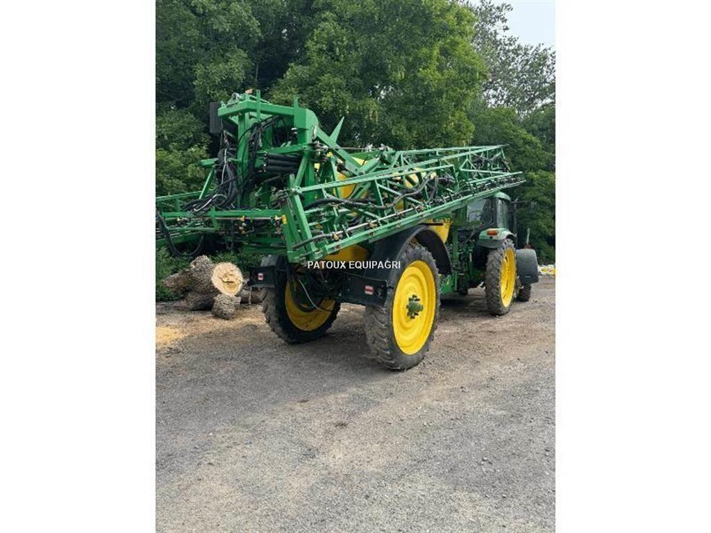 John Deere 840 牽引型スプレイヤー