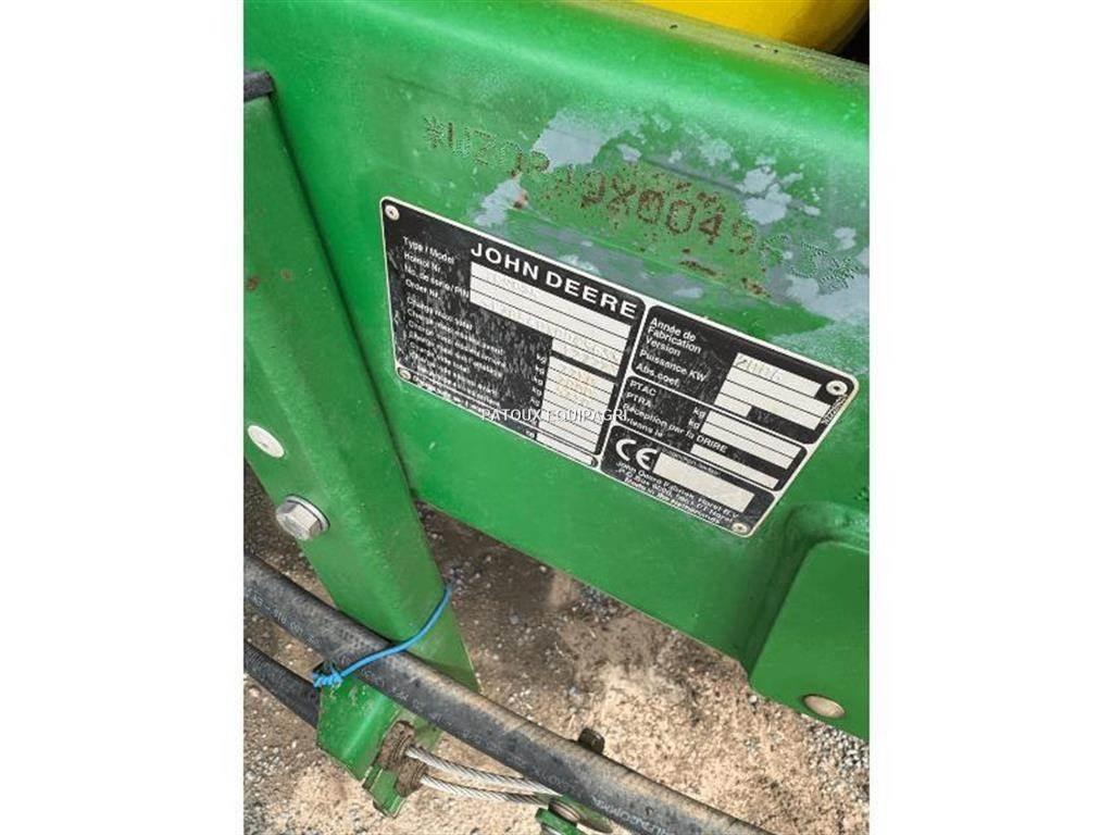 John Deere 840 牽引型スプレイヤー