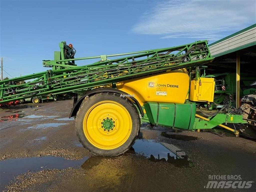 John Deere M740 牽引型スプレイヤー