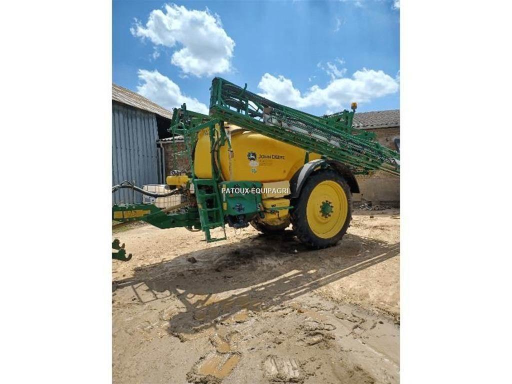 John Deere M740i 牽引型スプレイヤー