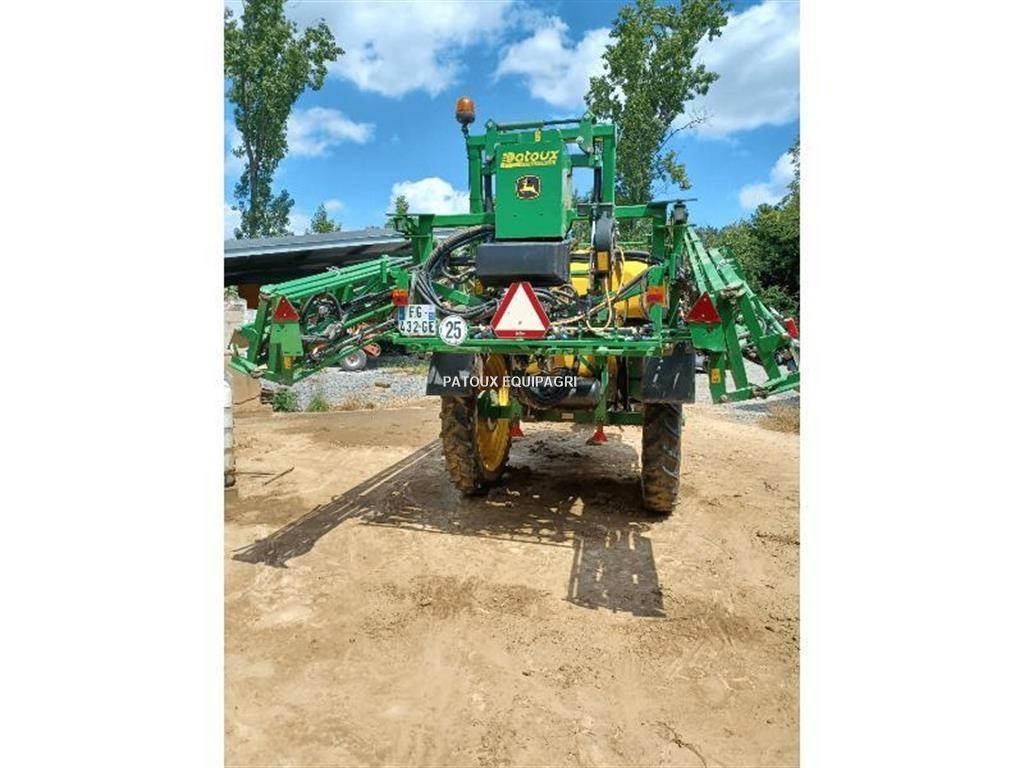 John Deere M740i 牽引型スプレイヤー