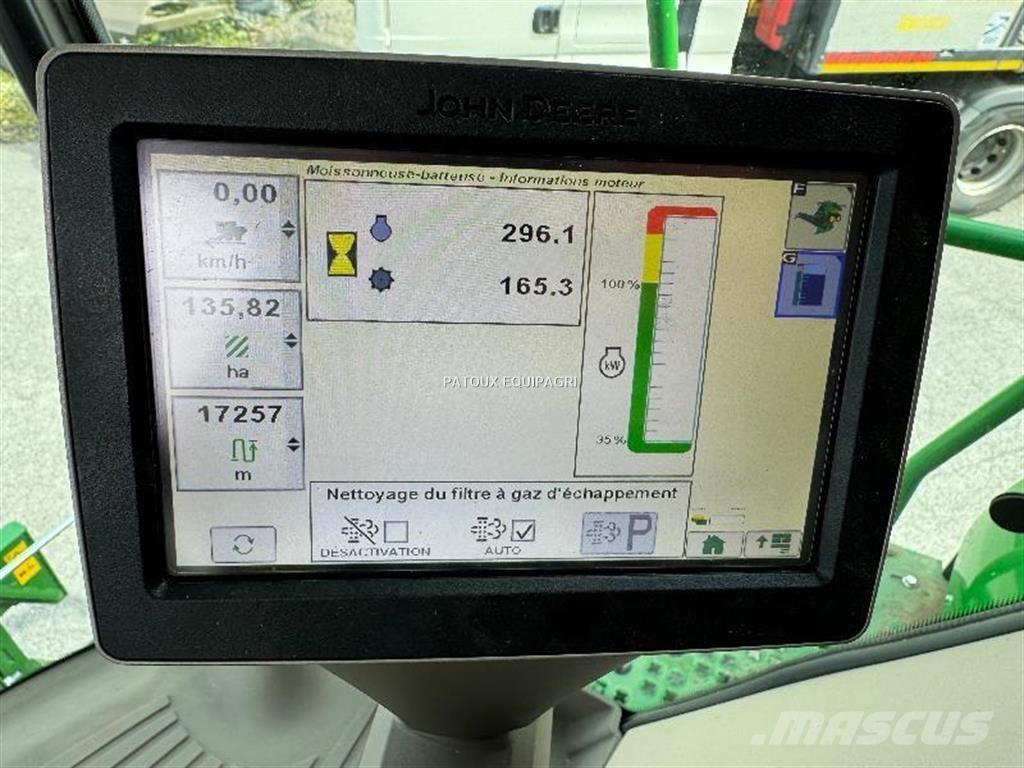 John Deere T550 コンバイン
