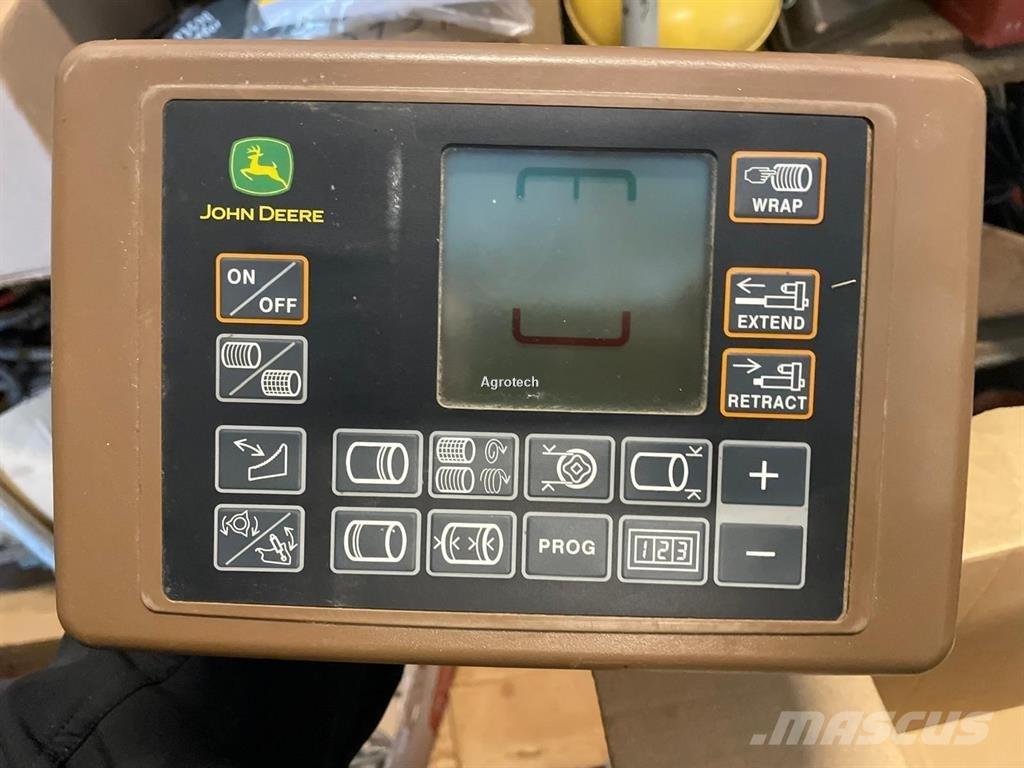 John Deere V451M ラウンドベーラー