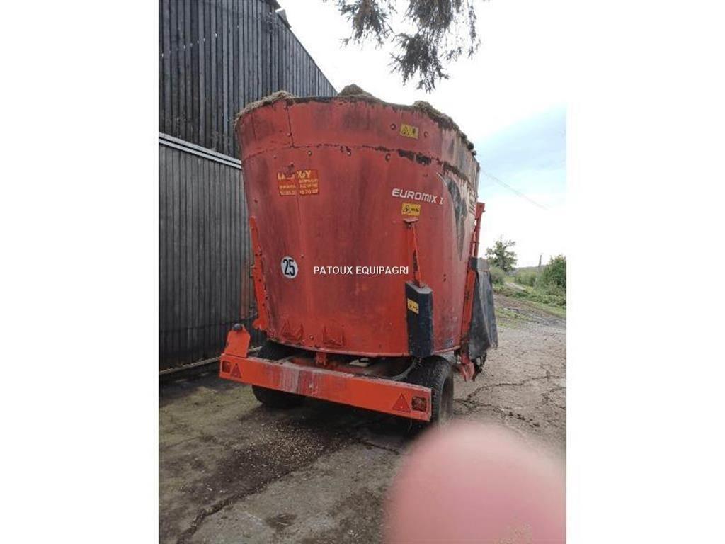 Kuhn 1070 ミキサーフィーダー