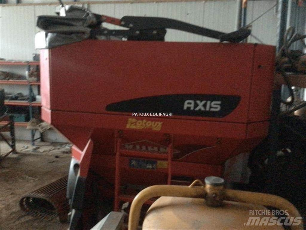 Kuhn AXIS50.1W ミネラル散布機