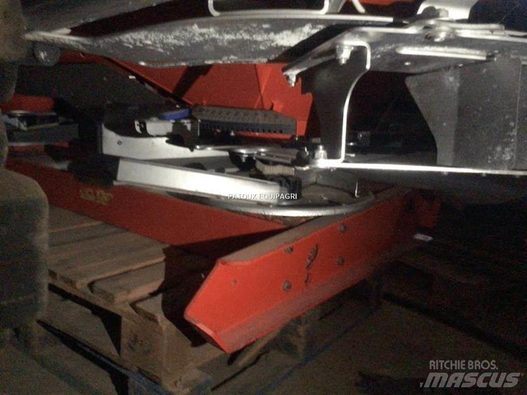 Kuhn AXIS50.1W ミネラル散布機