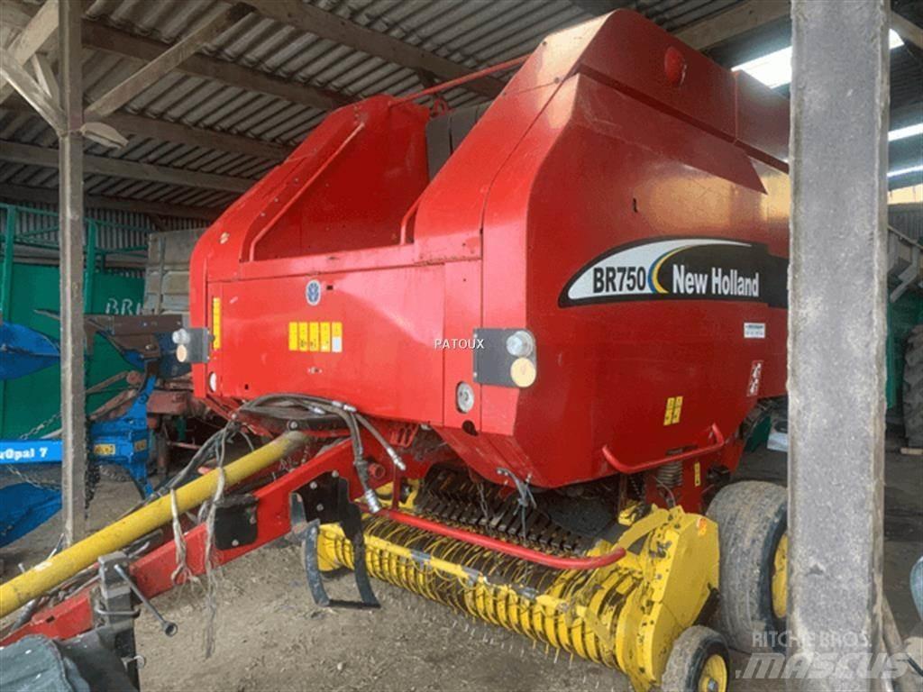 New Holland BR750 ラウンドベーラー