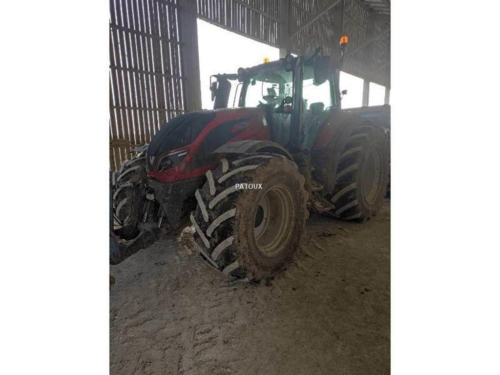 Valtra T214 DIRECT トラクター