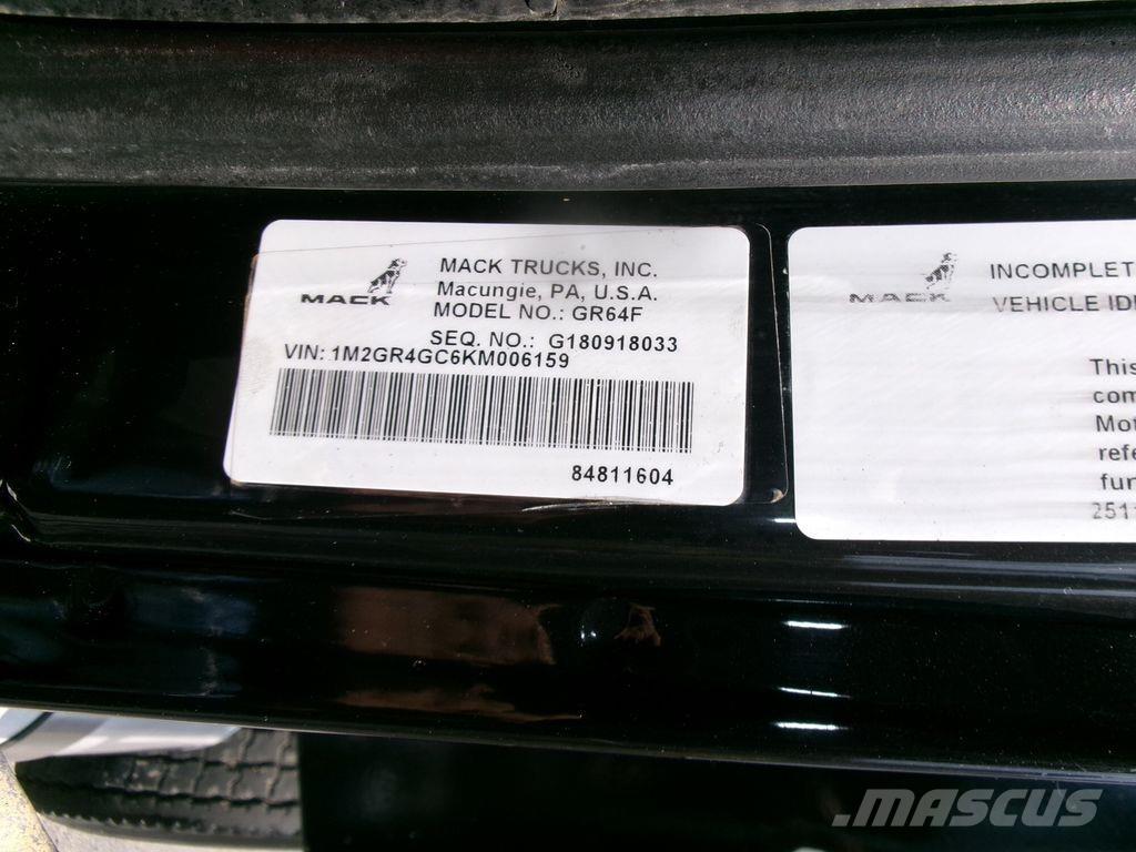 Mack GR64F ダンプ