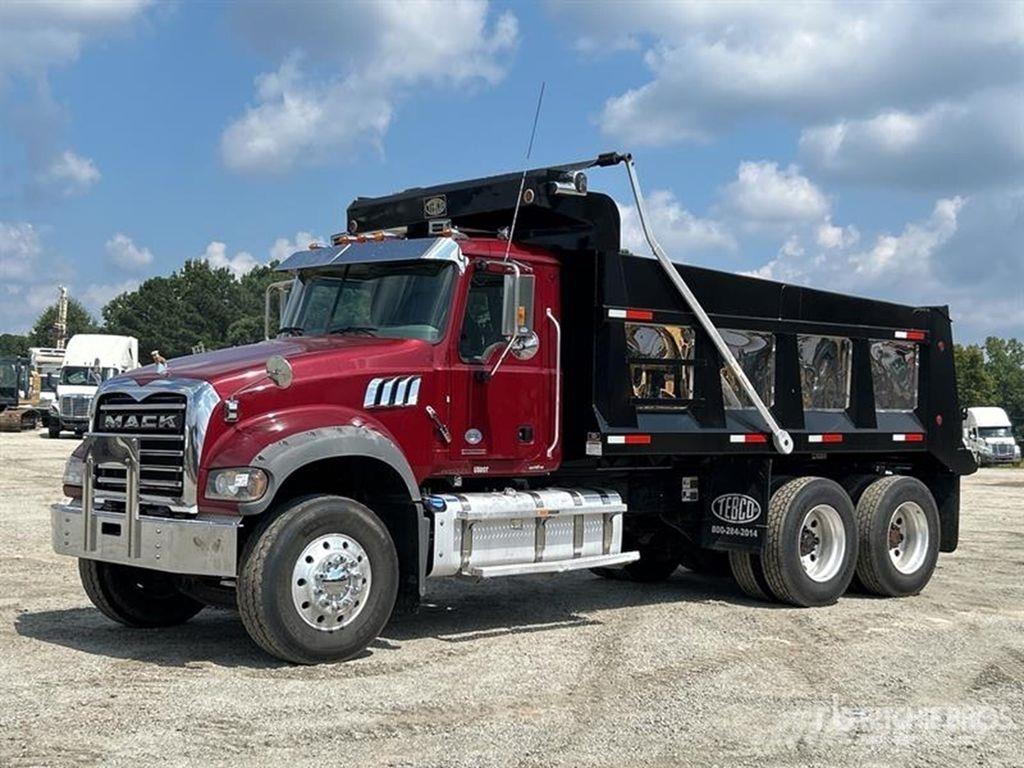 Mack GR64F ダンプ