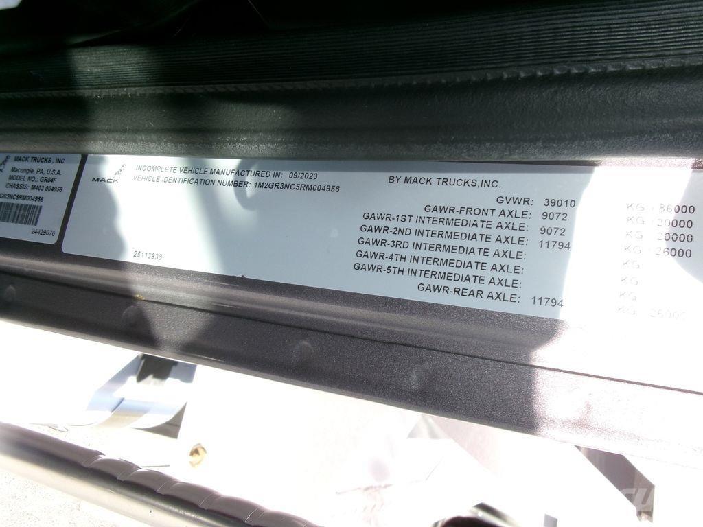 Mack GR64FR ダンプ